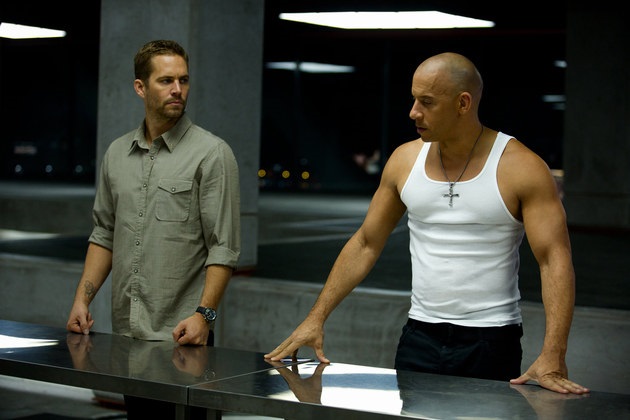 Paul Walker e Vin Diesel em Velozes 6.